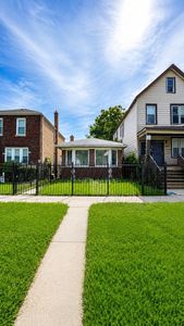 8635 S Burnham Ave
