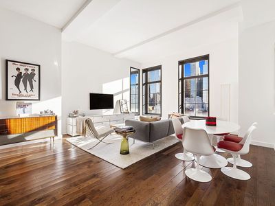 425 W 50th St APT 10E