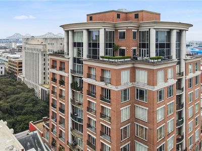625 Saint Charles Ave APT 10C