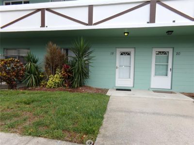 2042 Australia Way W APT 18