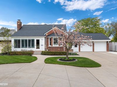 21215 E Eleven Mile Rd