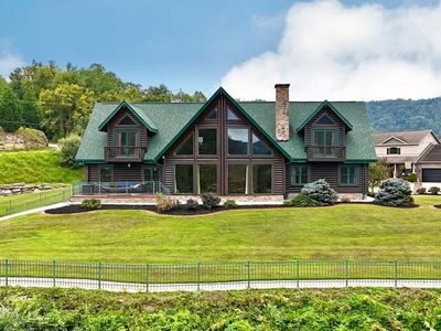 184 Stonehenge Dr