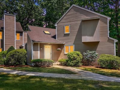 8 Pilgrim Dr #A
