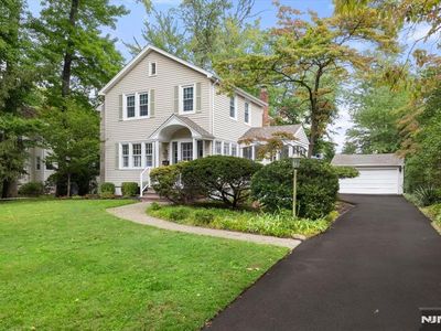 734 Greentree Lane