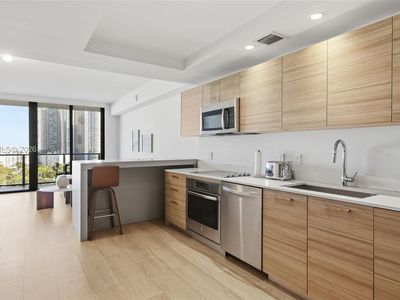 121 NE 34th St Unit 1106A