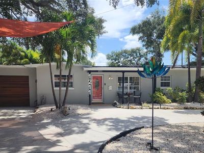 1211 RUSSELL DRIVE N