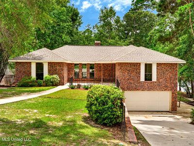 1008 E Lakeshore Dr