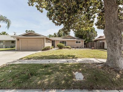 4888 E Rialto Ave