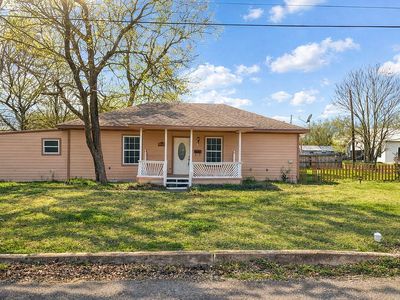 301 W Austin Ave