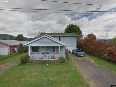 211 Oak St