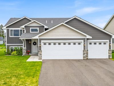 422 Bluebird Dr NW