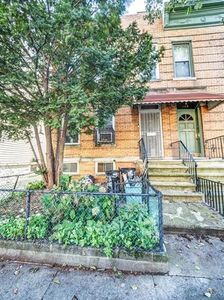 387 Woodlawn Ave