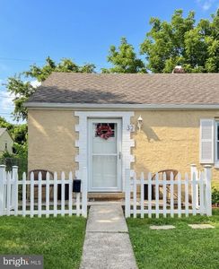 32 Scarlet Ave