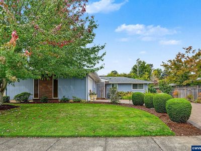 570 NW Merrie Dr