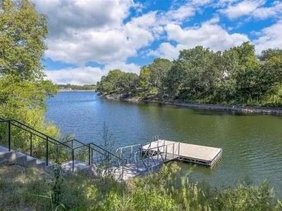 Property at 232 NE Bayview Dr, Lees Summit, MO