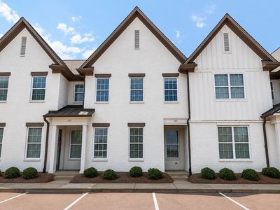 102 Farm View Dr #102