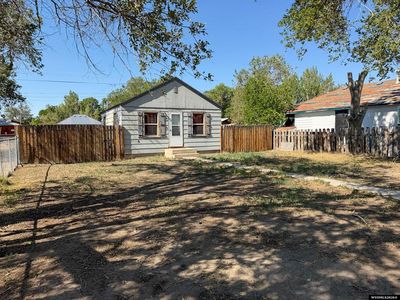 906 E Jackson Ave