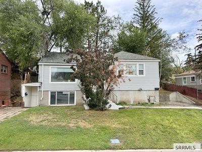 9 Foothill Blvd