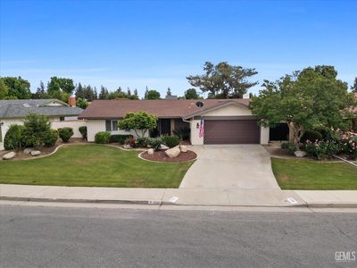5501 Demaret Ave