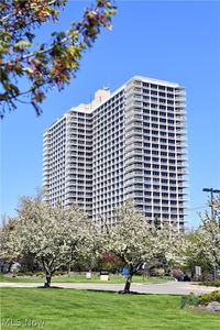 12700 Lake Ave APT 808