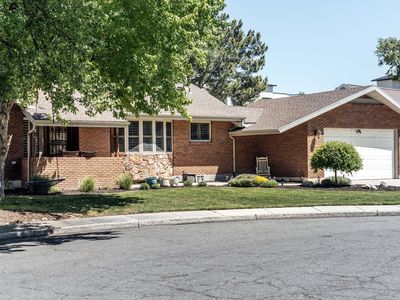 1069 E Birchbrook Cir S