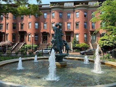 28 Worcester Sq APT 3
