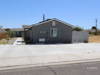 915 W Dolphin Ave