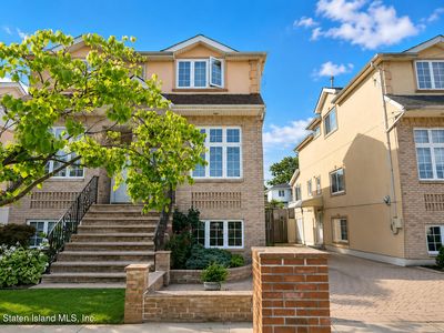 50 Scott Ave