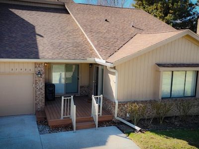 37526 N Laurel Park Dr