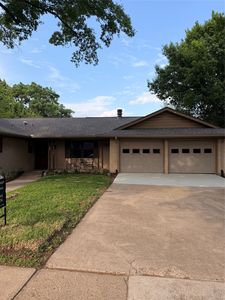1202 Red Oak St