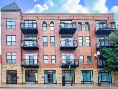 4050 N Lincoln Ave Unit 202