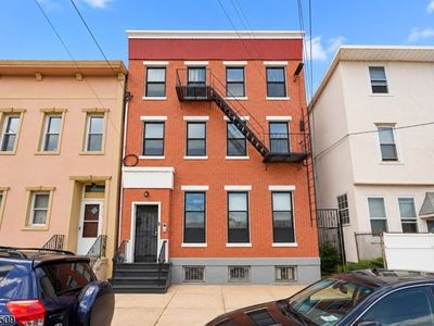 11 Cottage St