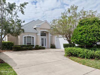 523 LAKEWAY Drive