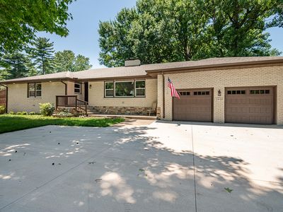 2435 S Brentwood