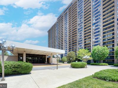 3705 S George Mason Dr APT 2102S
