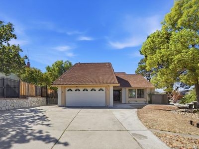3694 Lucas Dr