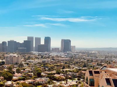 10501 Wilshire Blvd PH 7