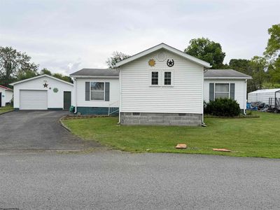42 Gate Ln