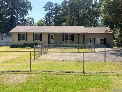 Property at 1008 Northwood Dr, Centre, AL