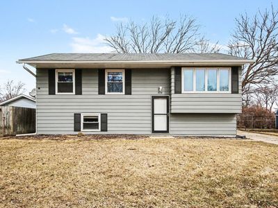 3238 W 74th Pl