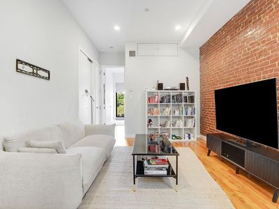156 Pulaski St APT 2B