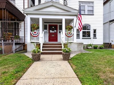 122 2nd Ave