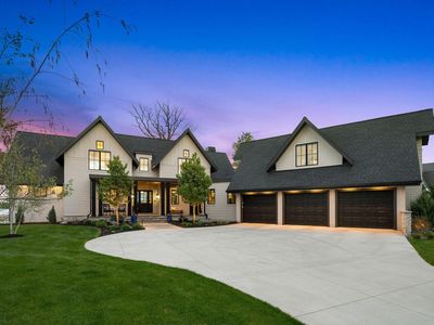 3752 Woodland Cove Pkwy