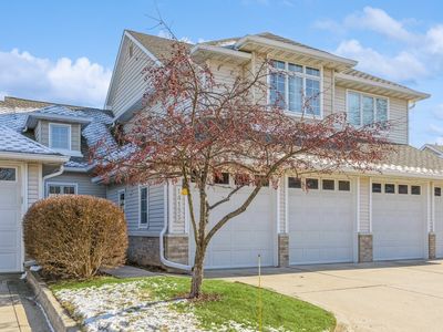 Property at 14155 Pinnacle Pointe Dr, Clive, IA