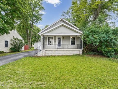 643 Center St