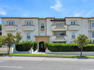 4832 Whitsett Ave Unit 202