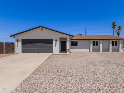 2451 Smoketree Ave N