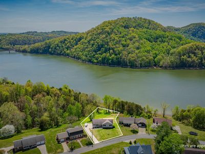 127 W Lake Dr