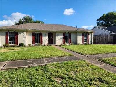 8531 Hiawatha Dr