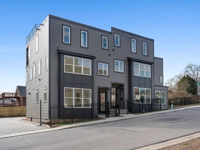 3123 River Dr